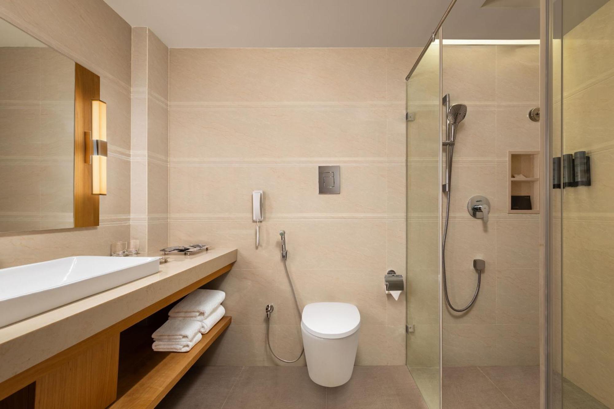 Courtyard By Marriott होटल 5*