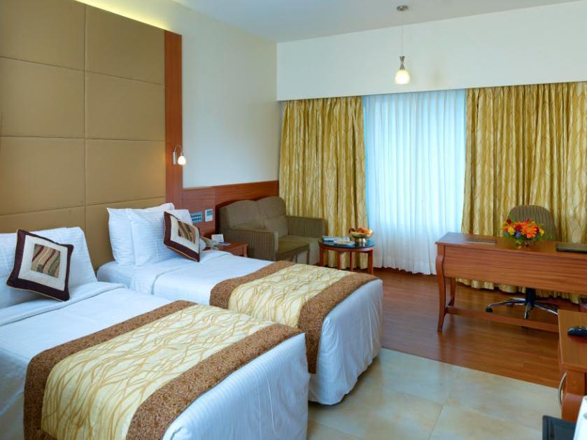 Courtyard By Marriott होटल